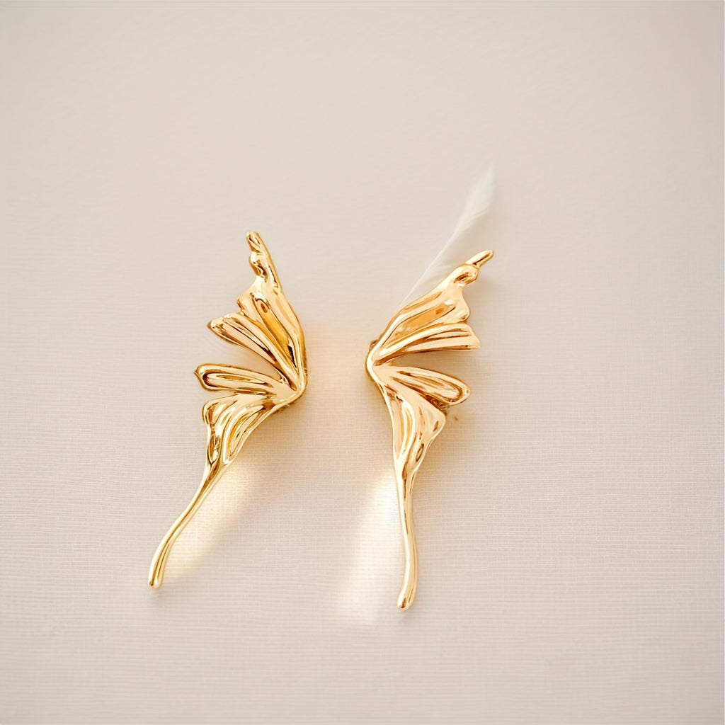 Hypoallergenic Steel Earrings, Suitable for All Four Seasons, Simple and Versatile Wing Motif Design, Luxurious and Elegant, Perfect as a Valentine's Day Gift or for Back to School and Teacher's Day.