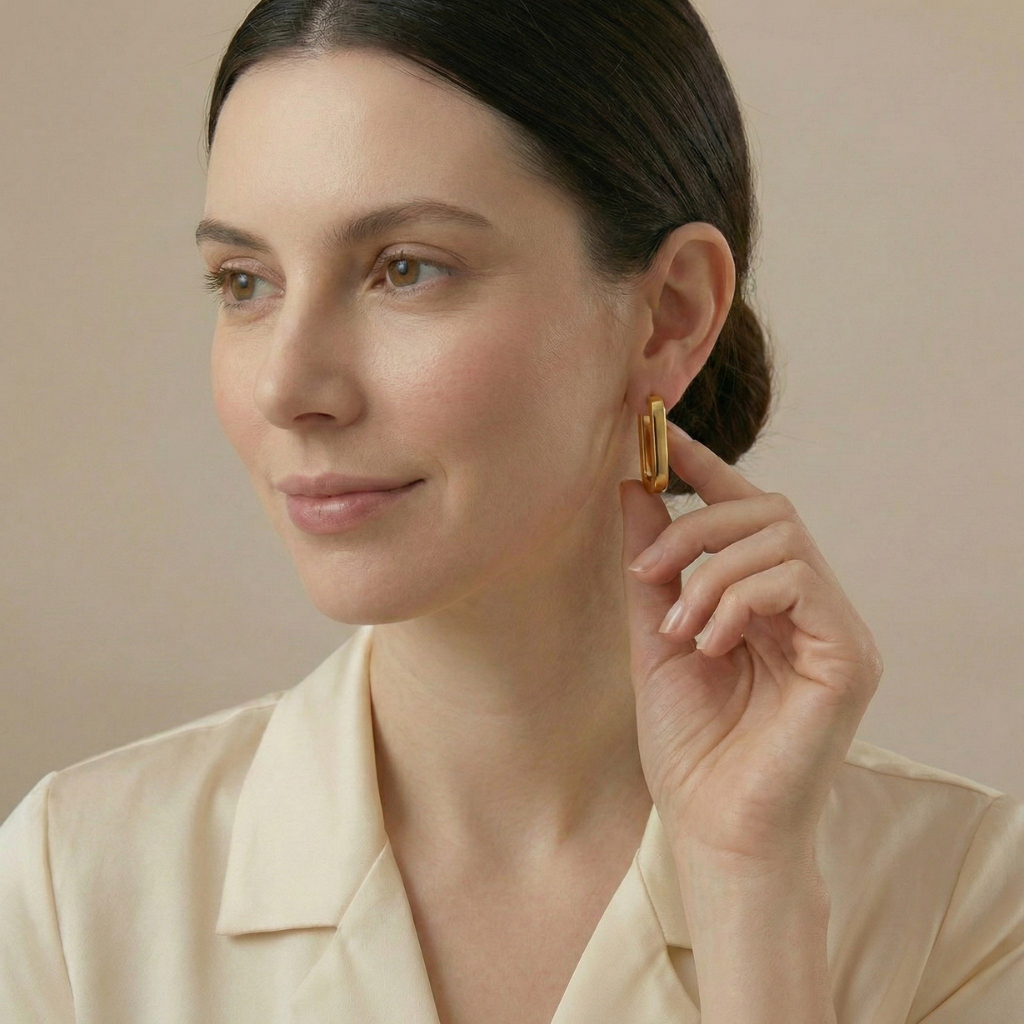 High-quality, hypoallergenic gold-plated earrings made of 316 stainless steel. They are fade-resistant, comfortable, versatile, easy yet elegant, suitable for everyday wear or parties. These fashionable women's earrings are a refined gift accessory.