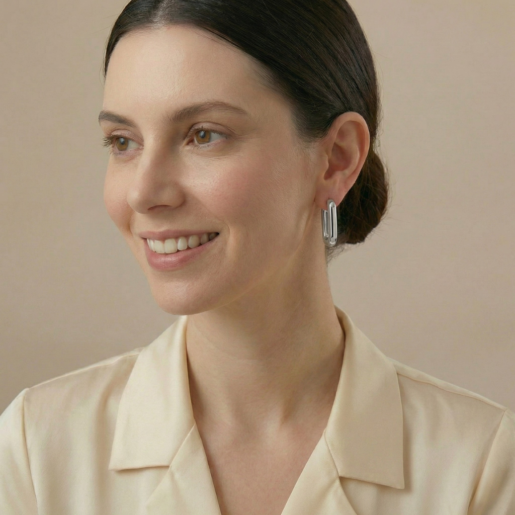 High-quality, hypoallergenic gold-plated earrings made of 316 stainless steel. They are fade-resistant, comfortable, versatile, easy yet elegant, suitable for everyday wear or parties. These fashionable women's earrings are a refined gift accessory.