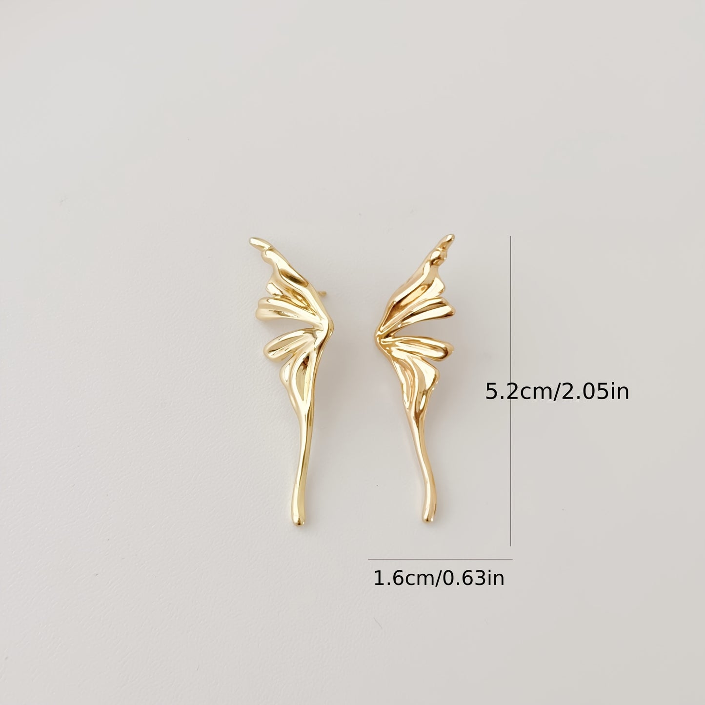 Hypoallergenic Steel Earrings, Suitable for All Four Seasons, Simple and Versatile Wing Motif Design, Luxurious and Elegant, Perfect as a Valentine's Day Gift or for Back to School and Teacher's Day.